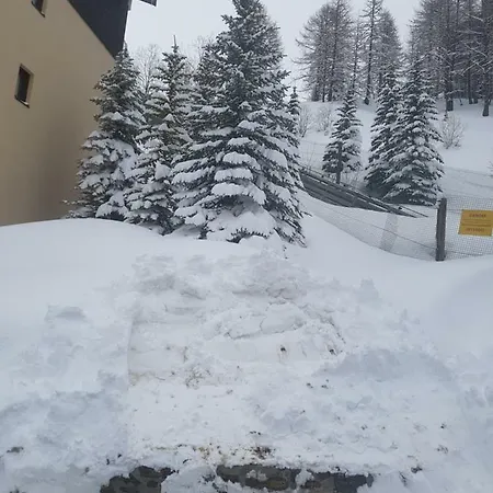 Front De Neige Apartment *